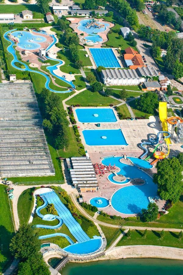 Mediteran Travel Mobile Homes In Camping Terme Catez Brežice Екстериор снимка