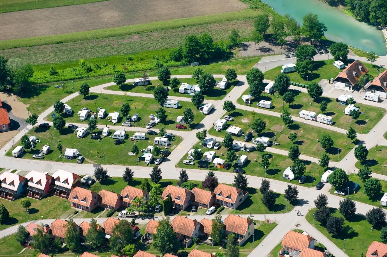 Mediteran Travel Mobile Homes In Camping Terme Catez Brežice Екстериор снимка